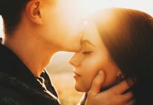5 motive tandre pentru care partenerul tau te saruta pe frunte