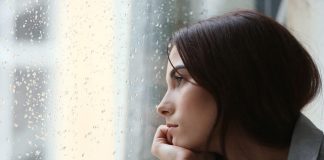 7 pasi pentru a nu mai fi o persoana trista