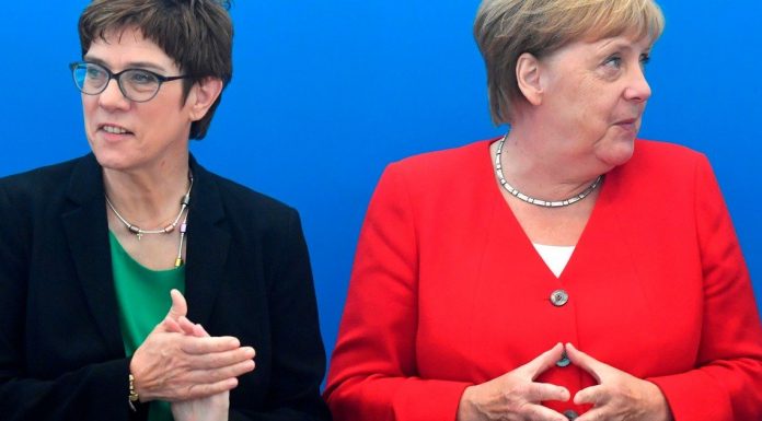 Criza politica in Germania: succesorul Angelei Merkel demisioneaza