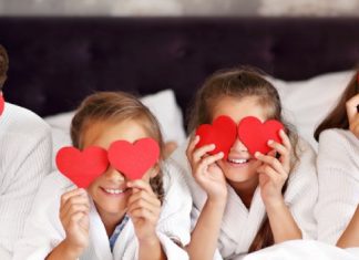 Cum sa gestionezi Ziua Indragostitilor si disfunctiile familiei fara a innebuni