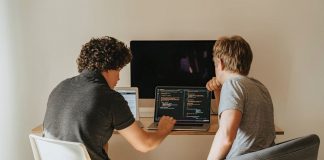 Învață programare chiar dacă nu ești mare! Cum contribuie IT-ul la dezvoltarea personalității copiilor?
