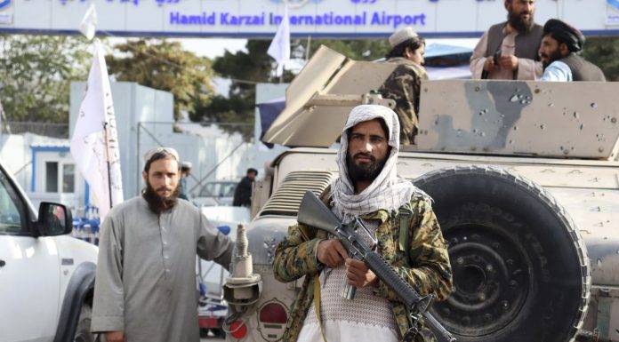 Talibanii emuleaza regimul teocratic iranian si schiteaza un guvern fara femei