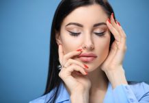 Unghiile acrilice – pot să dăuneze unghiilor naturale?