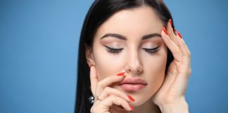Unghiile acrilice – pot să dăuneze unghiilor naturale?