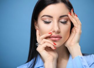 Unghiile acrilice – pot să dăuneze unghiilor naturale?